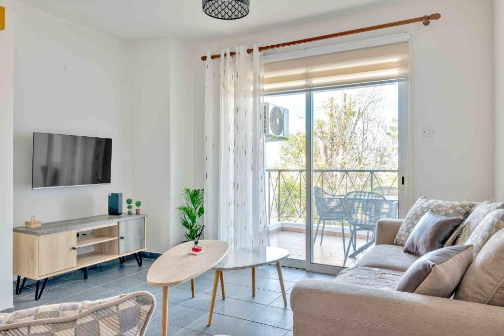 Phaedrus Living: Modern City Flat Elpida