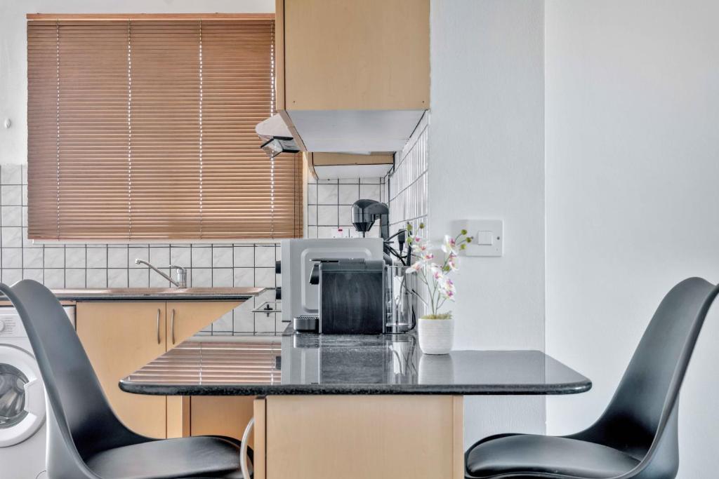 Phaedrus Living: Modern City Flat Elpida photo 2