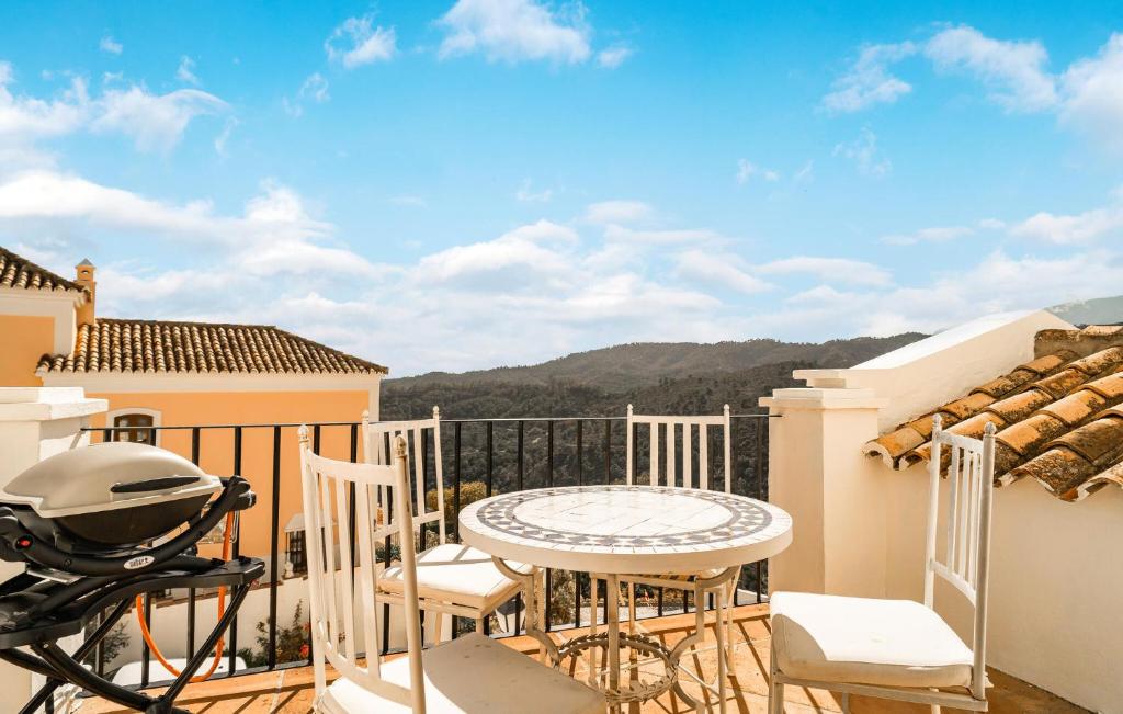 Awesome Home In Benahavs With Wi-fi