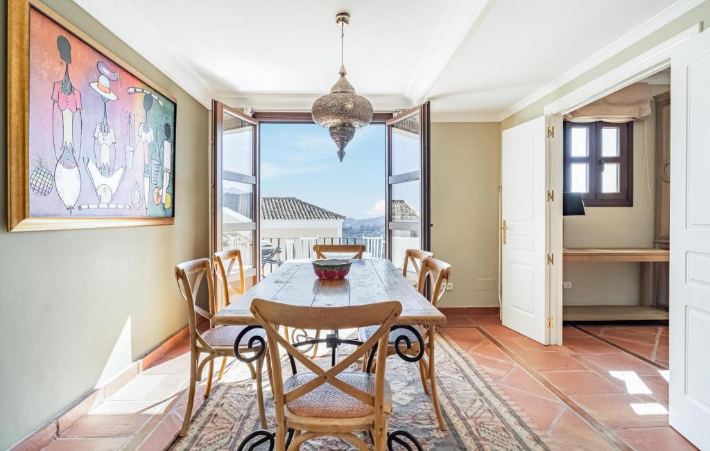 Awesome Home In Benahavs With Wi-fi photo 2