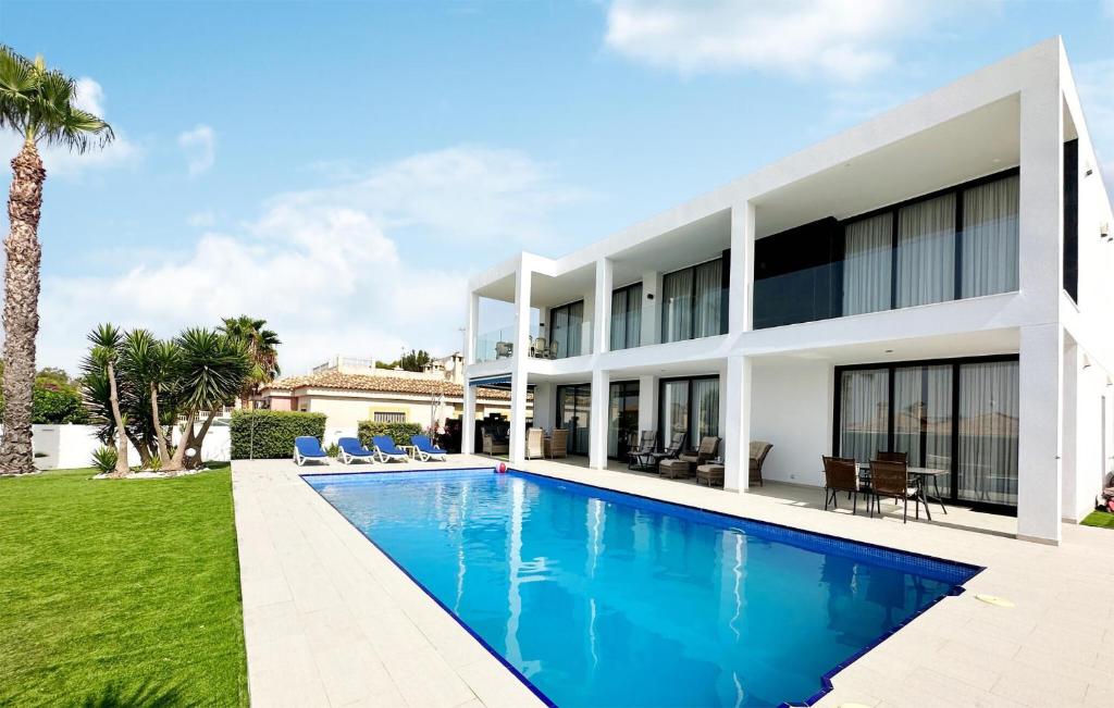 Nice Home In San Fulgencio With Swimming Pool