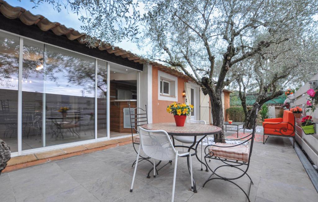 Awesome Home In Mougins With Wifi photo 2