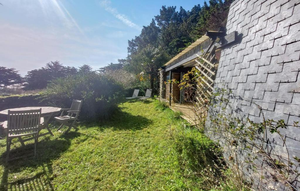 Stunning Home In Saint-gildas-de-rhuys With Kitchen