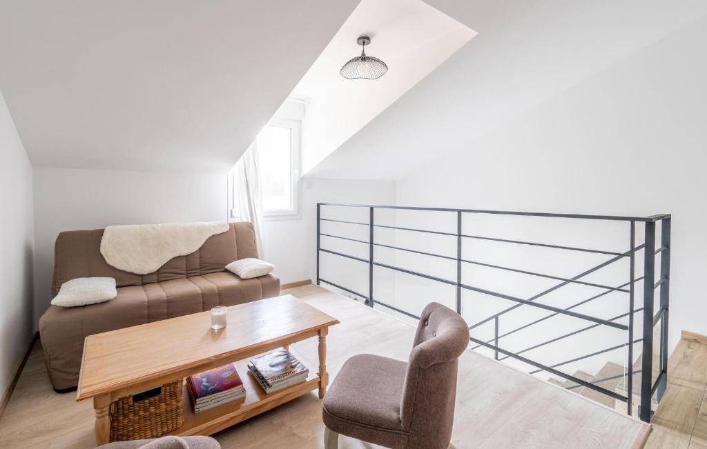 Nice Home In Saint-viaud With Kitchen photo 3