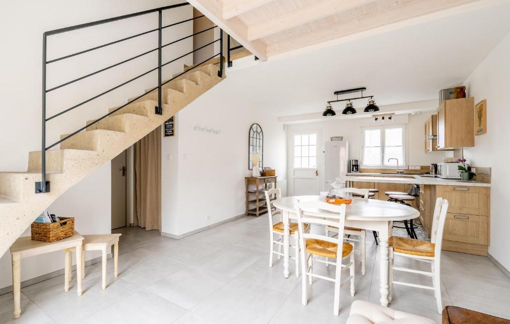 Nice Home In Saint-viaud With Kitchen photo 4