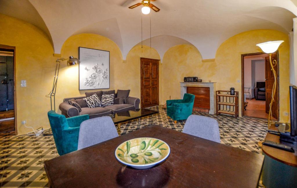 Beautiful Apartment In Chiatra With Wifi photo 2