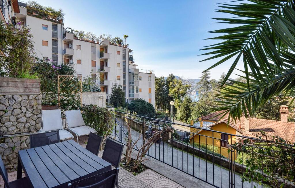 Nice Apartment In Zoagli With Kitchen