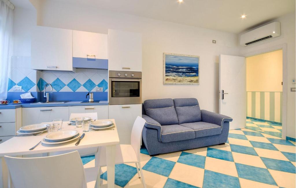 Beautiful Apartment In Deiva Marina With Kitchen photo 1