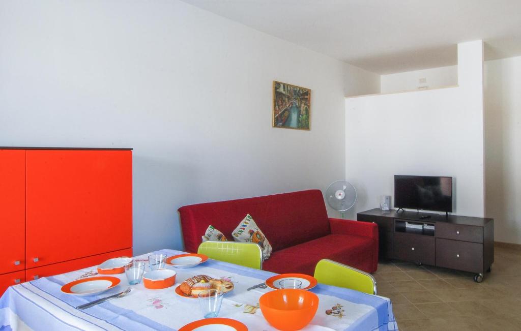 2 Bedroom Pet Friendly Apartment In Porto Santelpidio