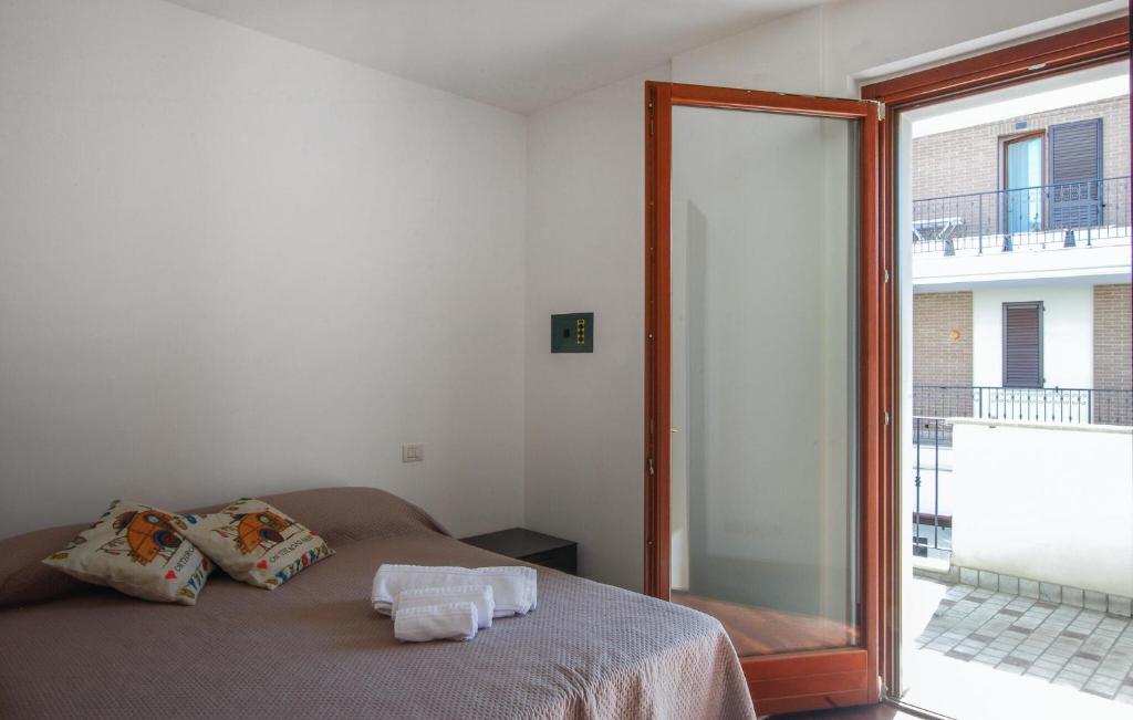 2 Bedroom Pet Friendly Apartment In Porto Santelpidio photo 4