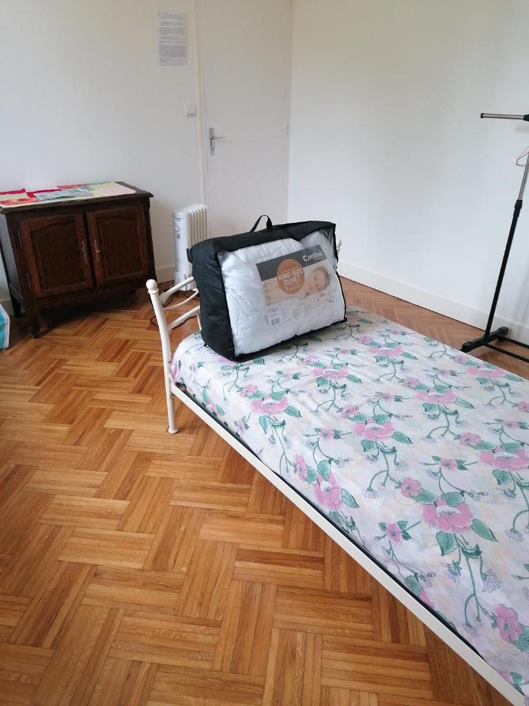 Chambre lit 90 photo 2
