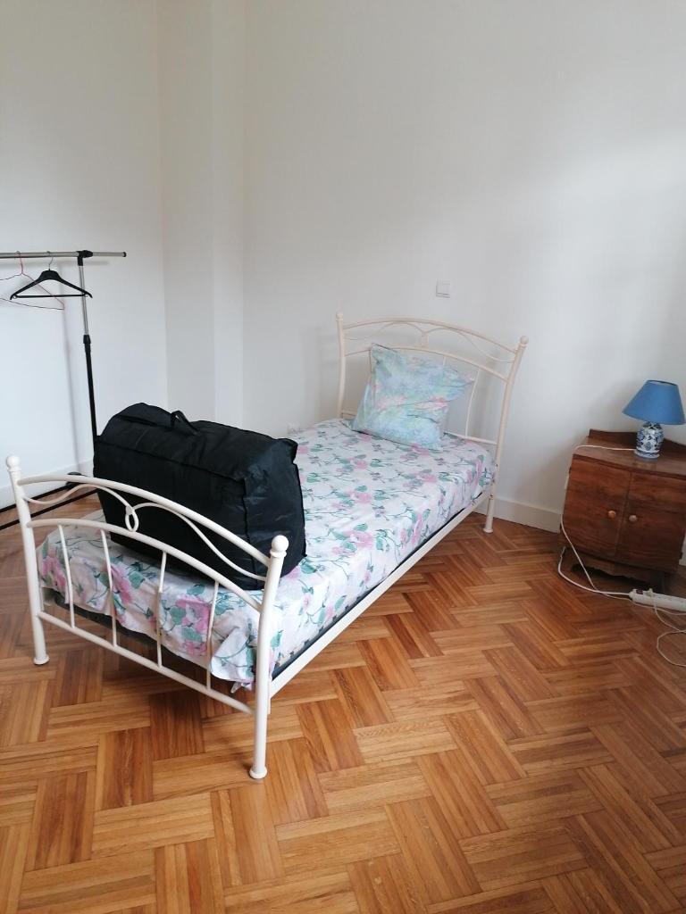 Chambre lit 90 photo 1
