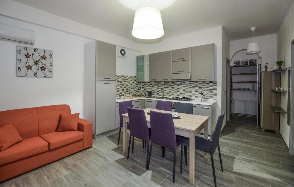 Awesome Apartment In Comiso With Kitchen photo 4