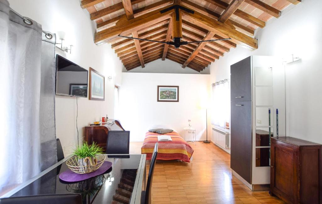 1 Bedroom Stunning Apartment In Gubbio photo 2