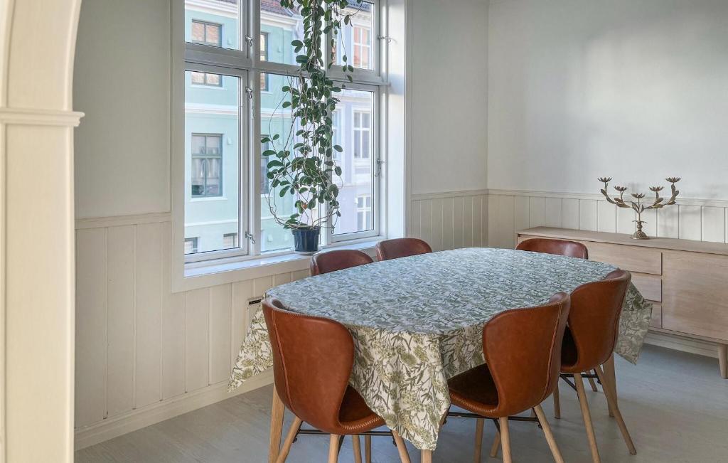 Beautiful Apartment In Bergen With Kitchen photo 1
