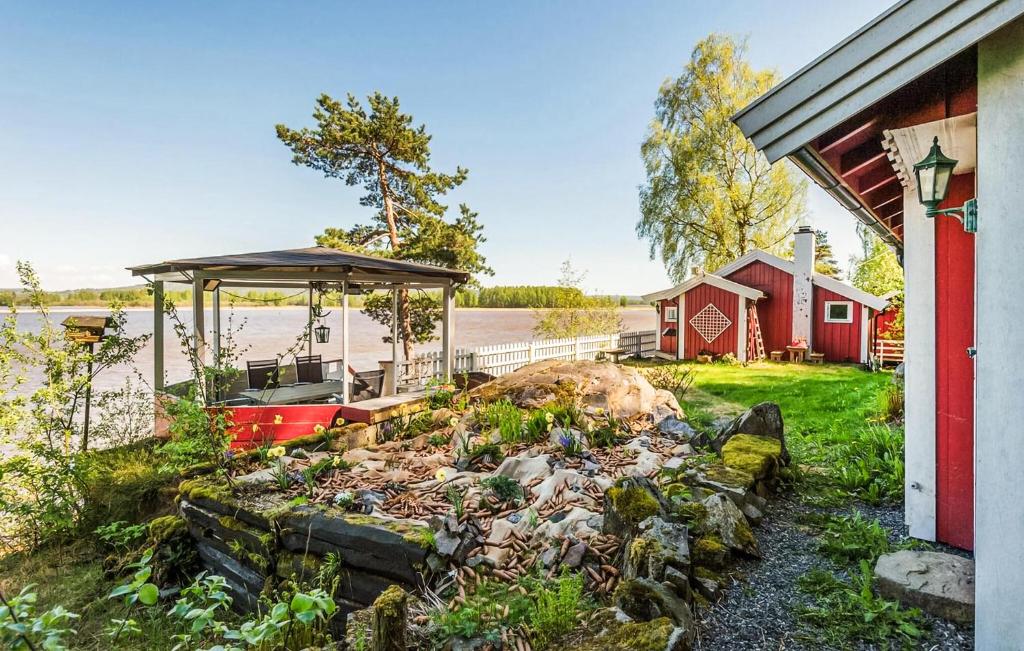 4 Bedroom Cozy Home In Fjerdingby photo 1