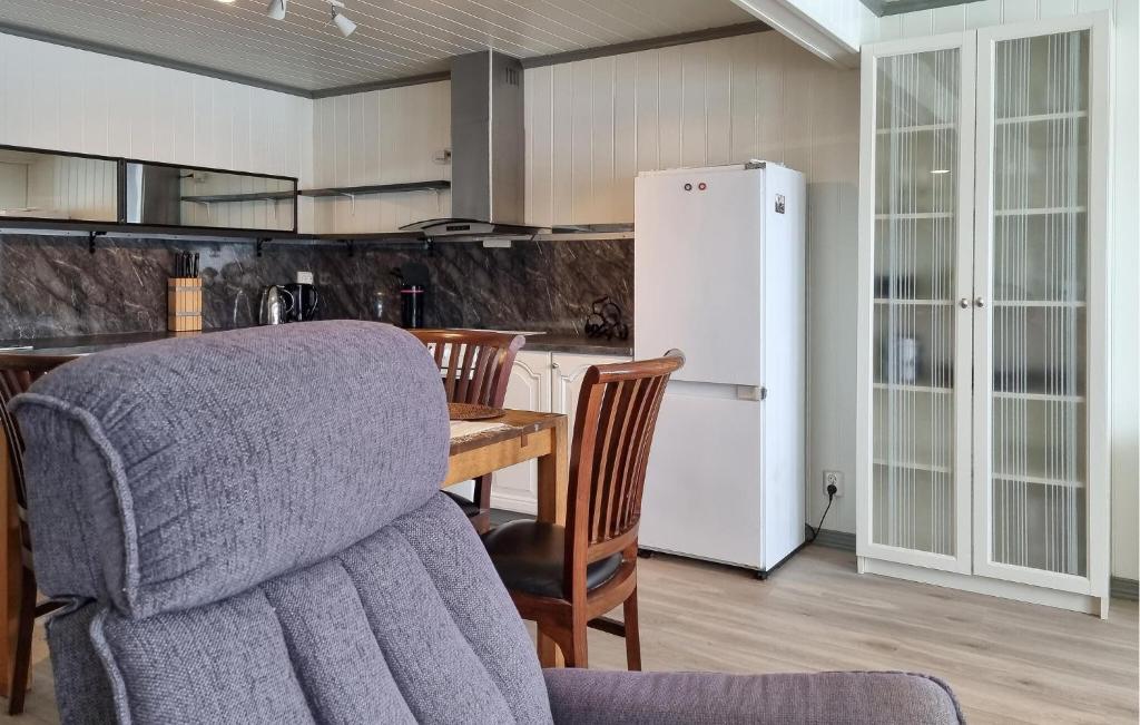 Stunning Apartment In ysleb With Wi-fi photo 3
