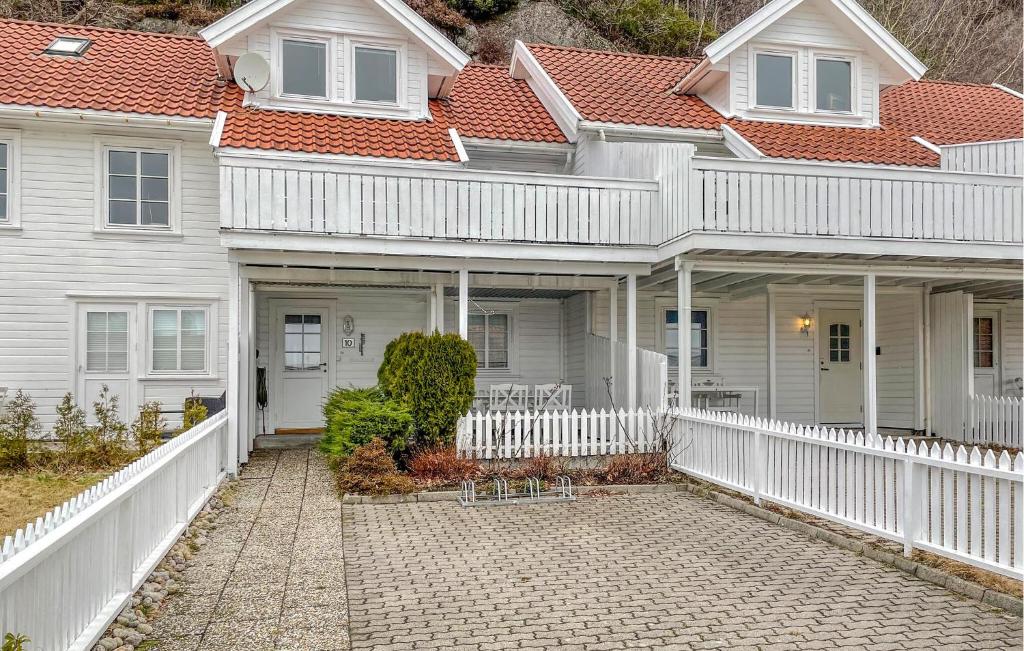 Lovely Home In Spangereid With Kitchen