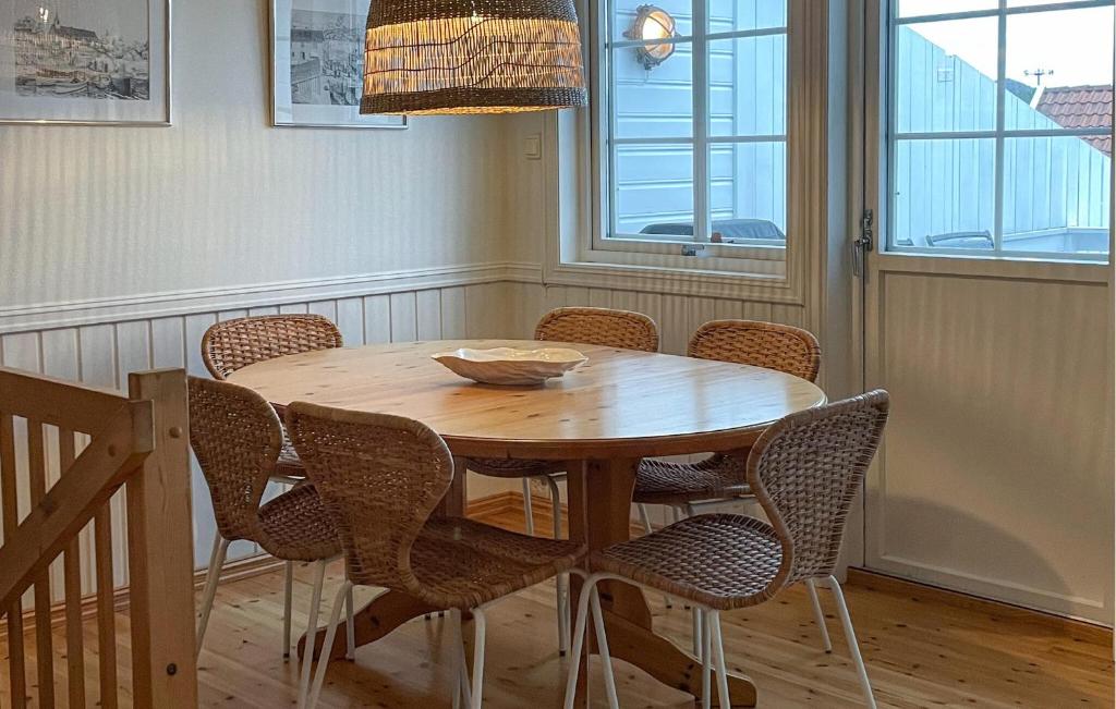 Lovely Home In Spangereid With Kitchen photo 3