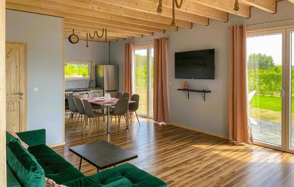 3 Bedroom Stunning Home In Osieki Leborskie photo 4