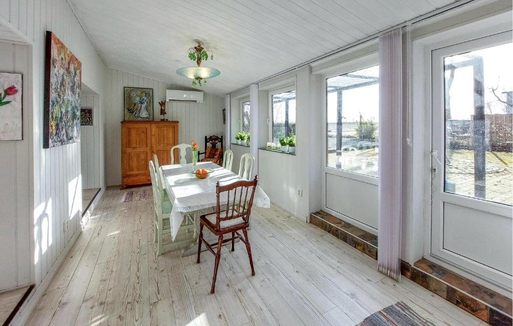 Beautiful Home In Lddekpinge With Kitchen photo 4
