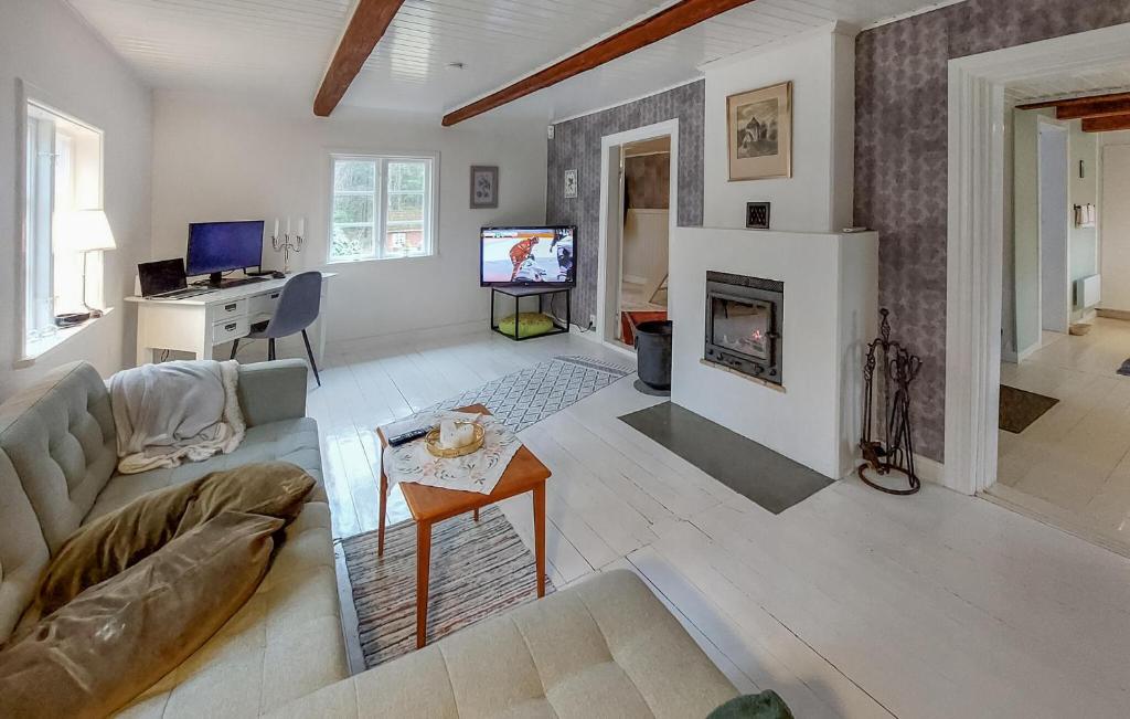 2 Bedroom Nice Home In Tyringe photo 2