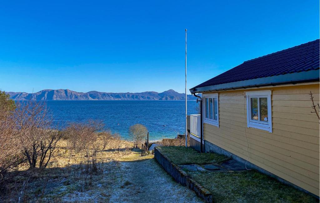 Awesome Home In Raudeberg With House A Panoramic View