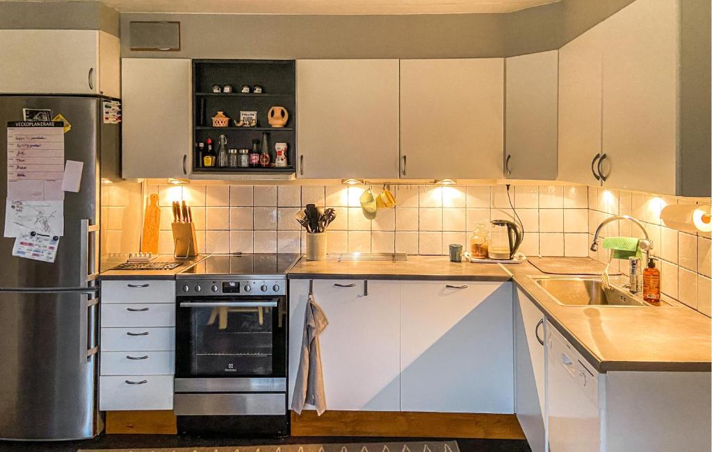 Lovely Home In Lrbro With Kitchen photo 2