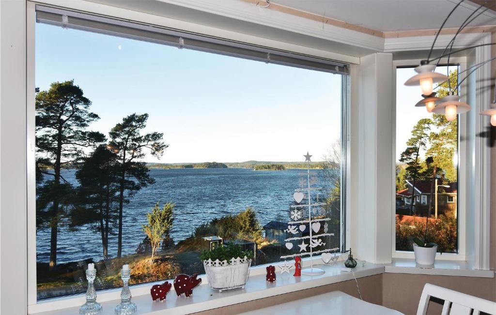 Nice Home In Alingss With Lake View photo 2