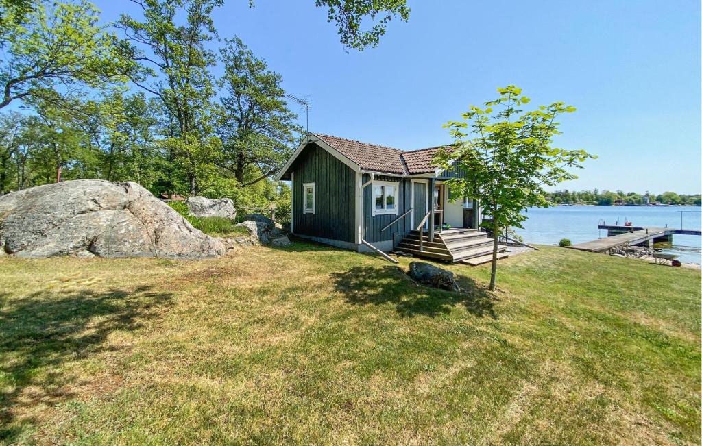 2 Bedroom Nice Home In Norrtlje photo 3