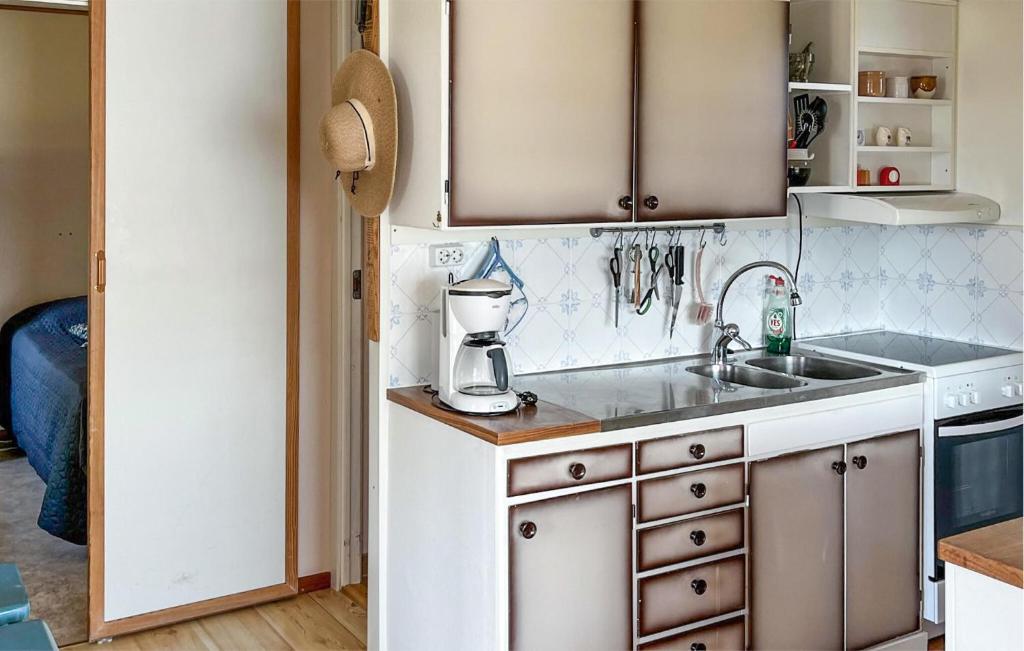 2 Bedroom Nice Home In Norrtlje photo 4