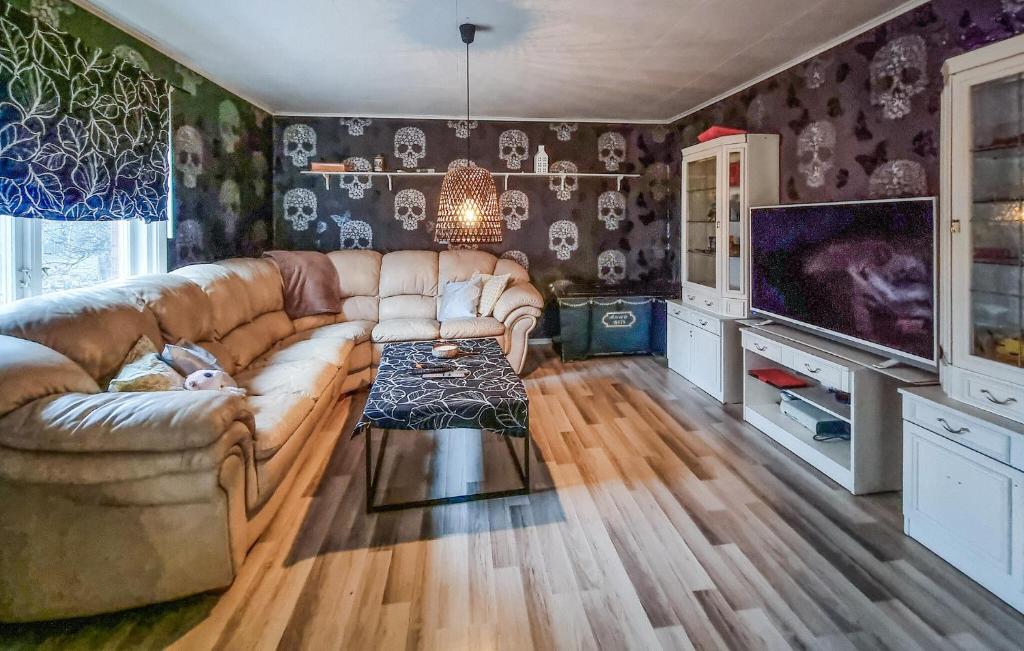 Beautiful Home In Ulricehamn With Lake View photo 2