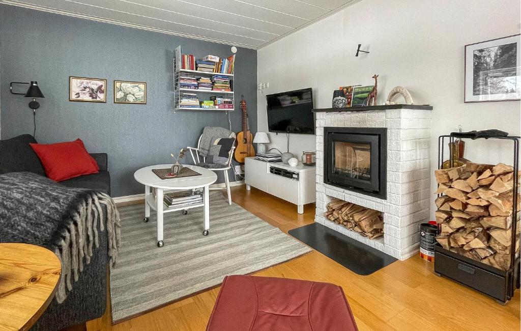 Awesome Home In Vrnamo With Kitchen photo 3