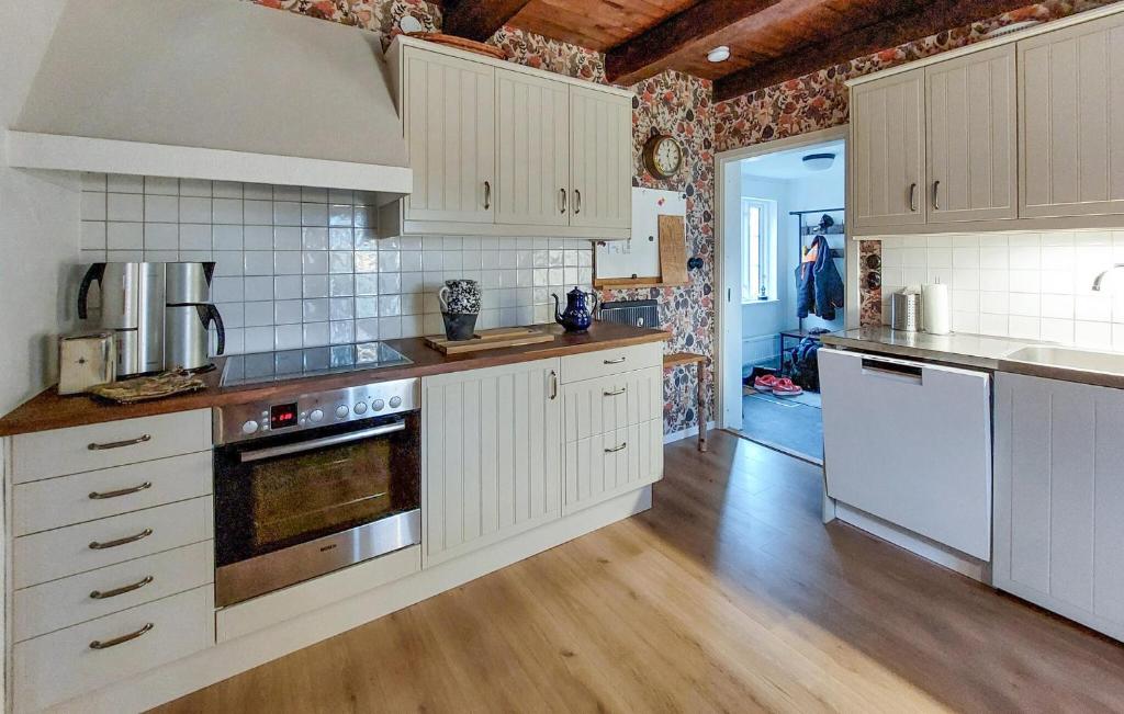 Lovely Home In Tjrnarp With Wifi photo 4