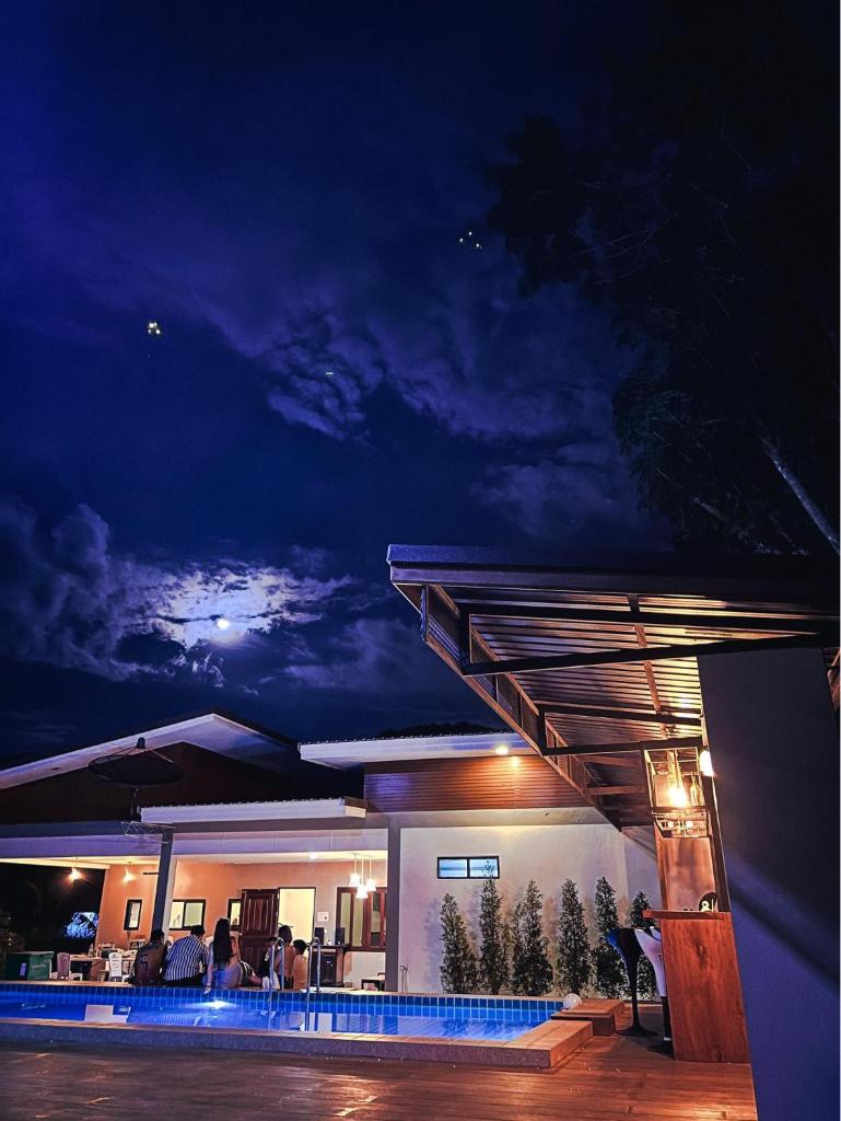 Manee Poolvilla photo 1