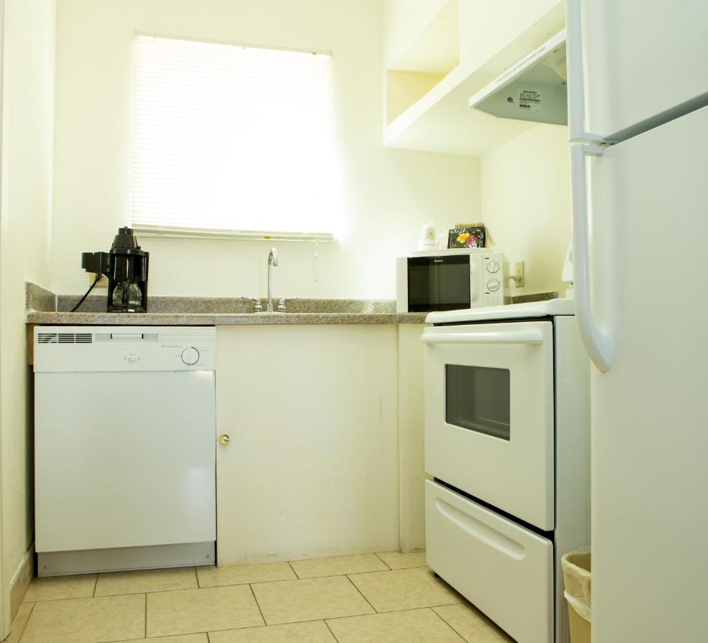 Sands Inn & Suites photo 1