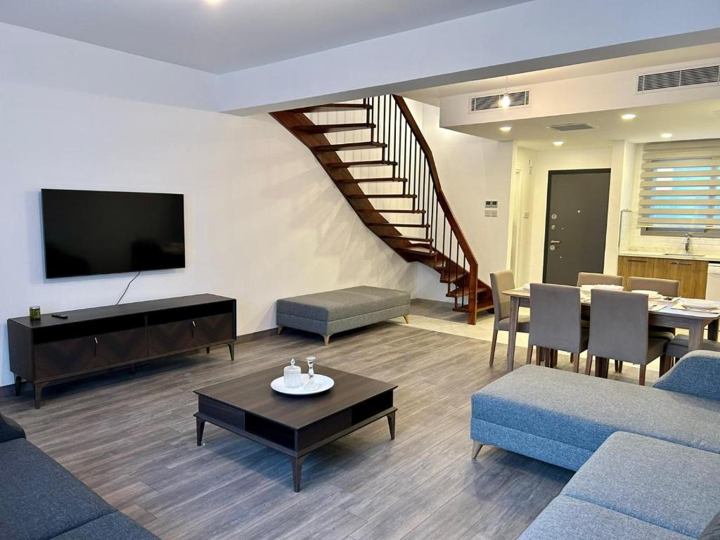 2 Floor Villa in Alsancak, Kyrenia