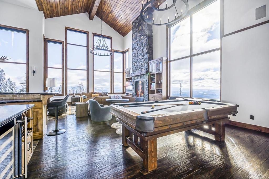 The Inuksuk Chalet 4800 sq ft of Big White Excellence photo 1