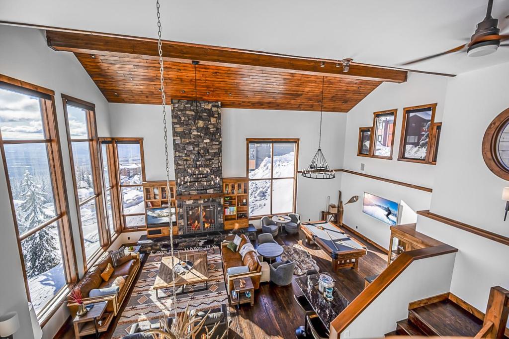 The Inuksuk Chalet 4800 sq ft of Big White Excellence photo 2