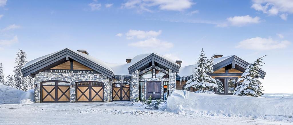 The Inuksuk Chalet 4800 sq ft of Big White Excellence photo 3