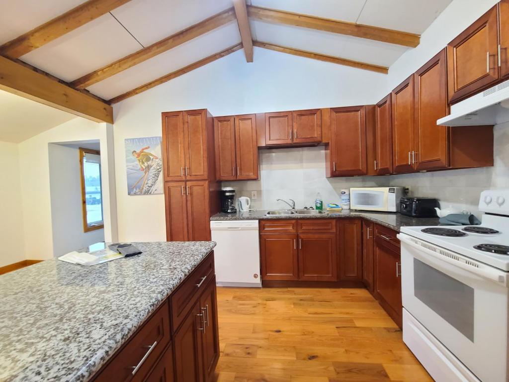 3 Bedroom Condos at Tyrolean at Blue Mountain photo 2