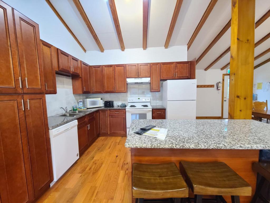 3 Bedroom Condos at Tyrolean at Blue Mountain photo 4