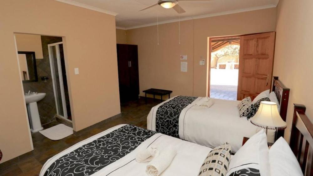 Stoney's Country Hotel photo 2
