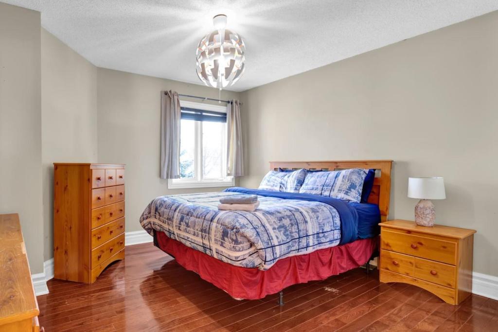 Individual Bedroom - Charming Private Room and Ensuite in Shared Home