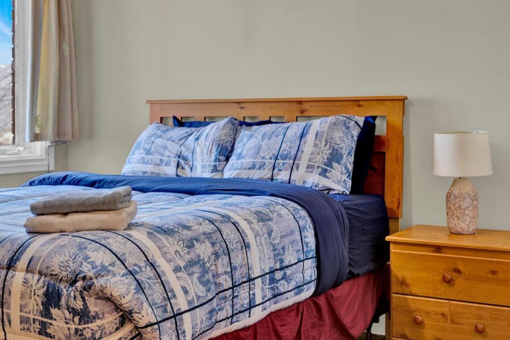 Individual Bedroom - Charming Private Room and Ensuite in Shared Home photo 4