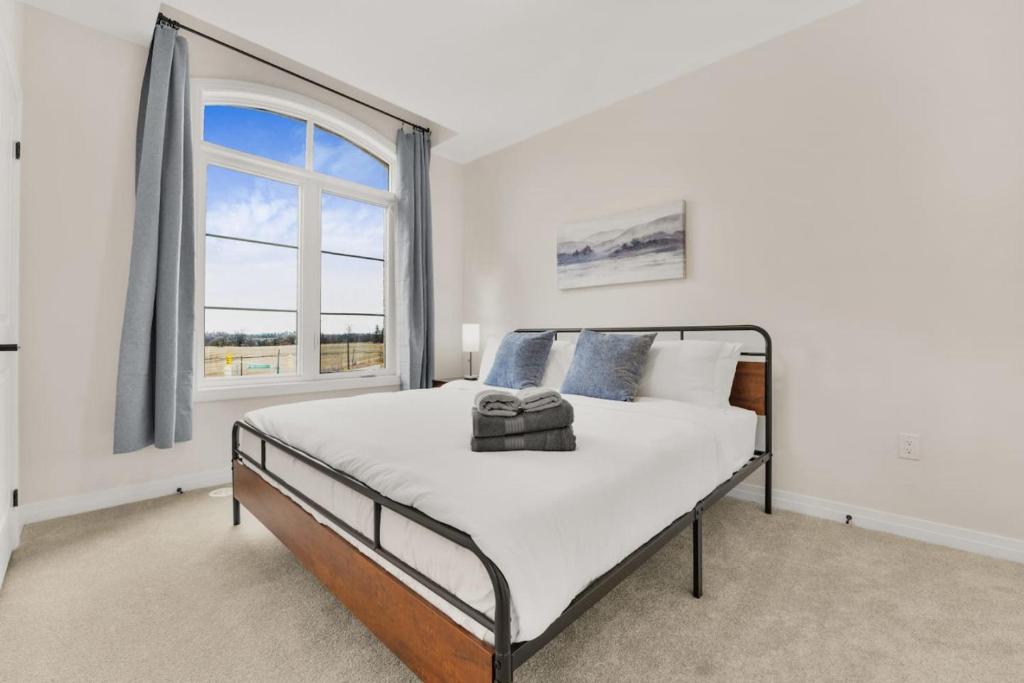 Modern Living in Vaughan - Brand New 3BR House photo 4