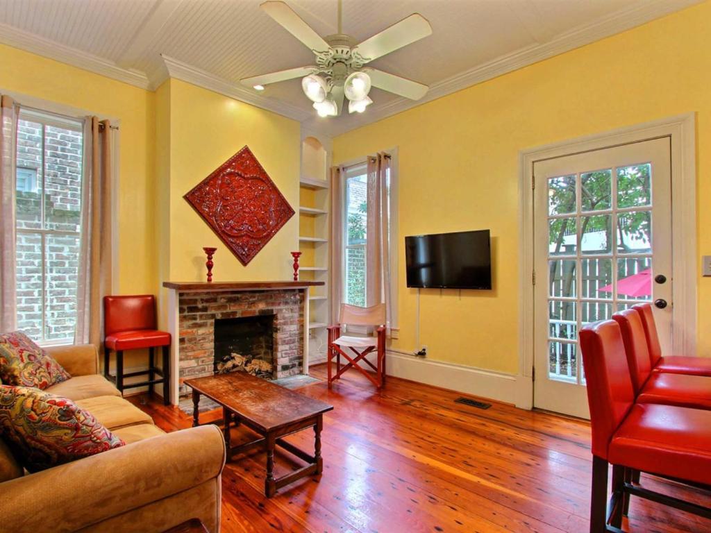 Washington Square Manor image