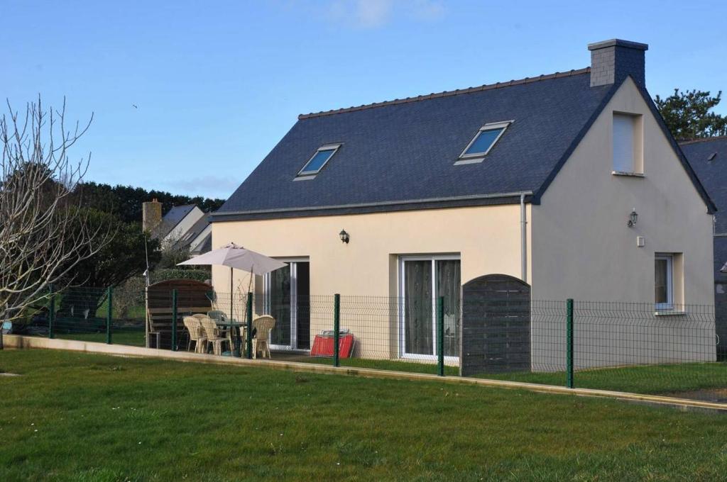 Maison à 200m de la plage avec jardin clos sur l'ILE GRANDE - Réf 283 photo 2