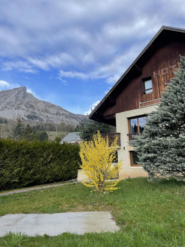 Maison L'Aiguille - 2 appartements, 5 chambres et table d'hôtes au pied de la montagne à la station de Laye