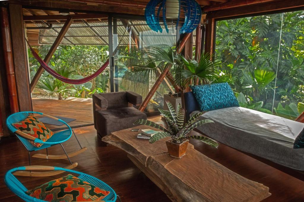 BooHouse - A Wild Cabin in Colombia photo 2